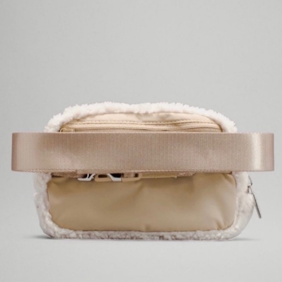 NWT Wear Everywhere Lululemon Belt Bag - Picture 6 of 9